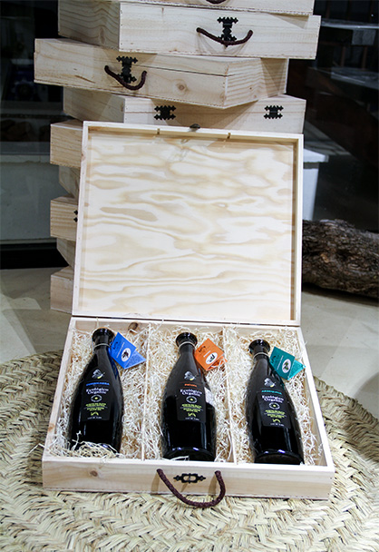 Estuche de madera con 3 botellas de aceite de oliva virgen extra